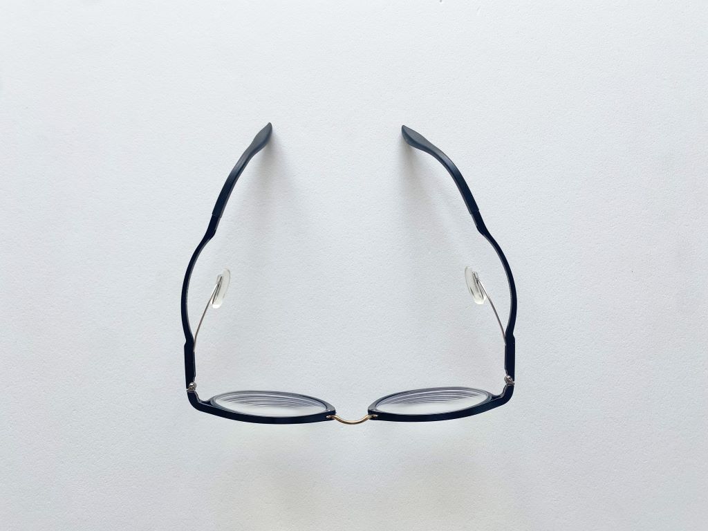 【KIZUKI】鼻パッドのないメガネ買ってみた｜頬に跡は付かない？メリット・デメリットは？