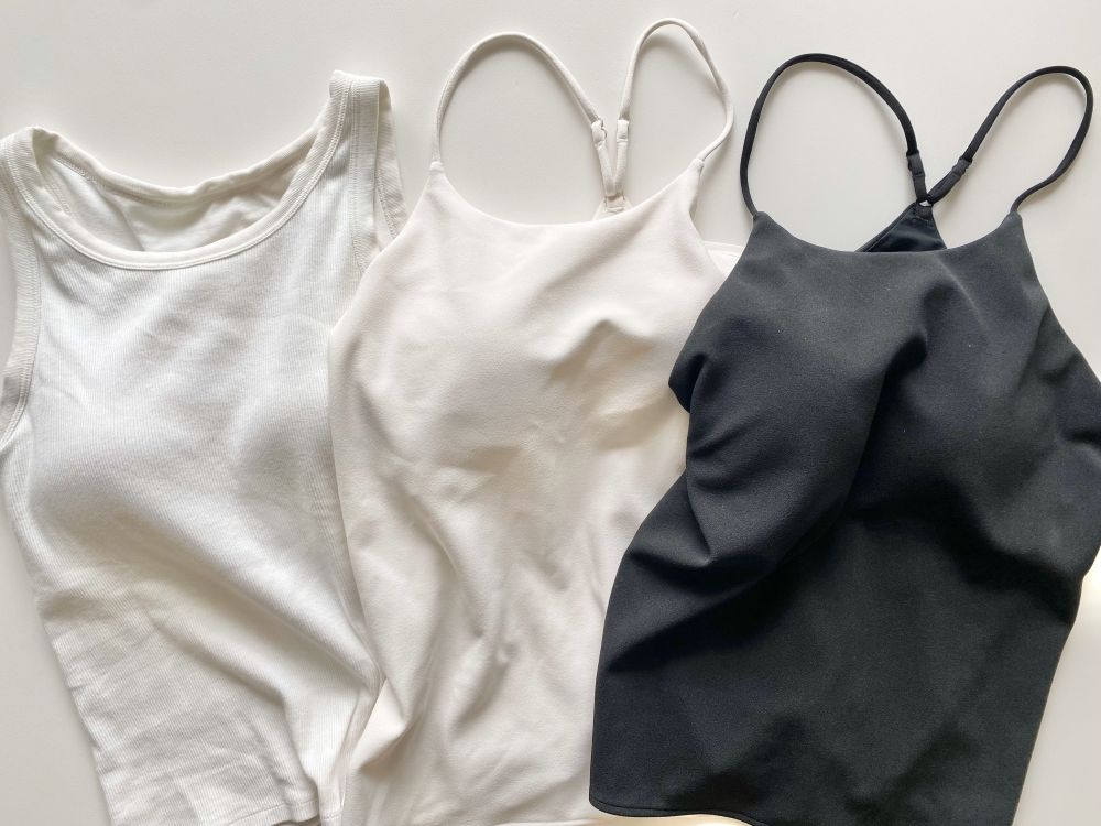 【2025】女性ミニマリストの夏服は9着|トップスはブラトップだけ